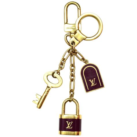 portes cles louis vuitton|louis vuitton charms.